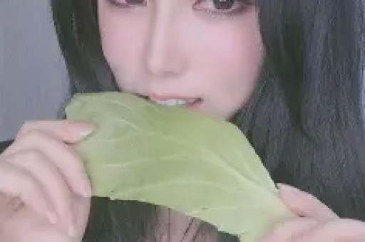 全网炸锅！梅拉尼娅公开演讲朗读吃力遭群嘲舆论反讽打脸舆论乱象