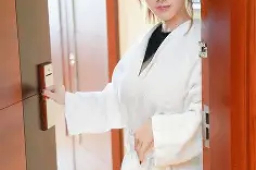 檀健次人设崩塌向女网红示弱频送红包风波后复出现场彻底失控